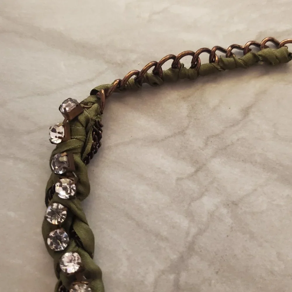 💚 J.Crew Olive Green Fabric Gunmetal Rhinestones Crystals Twisted Necklace 💚